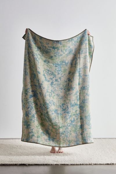 Selene Tie-Dye Bubble Gauze Throw Blanket | Urban Outfitters