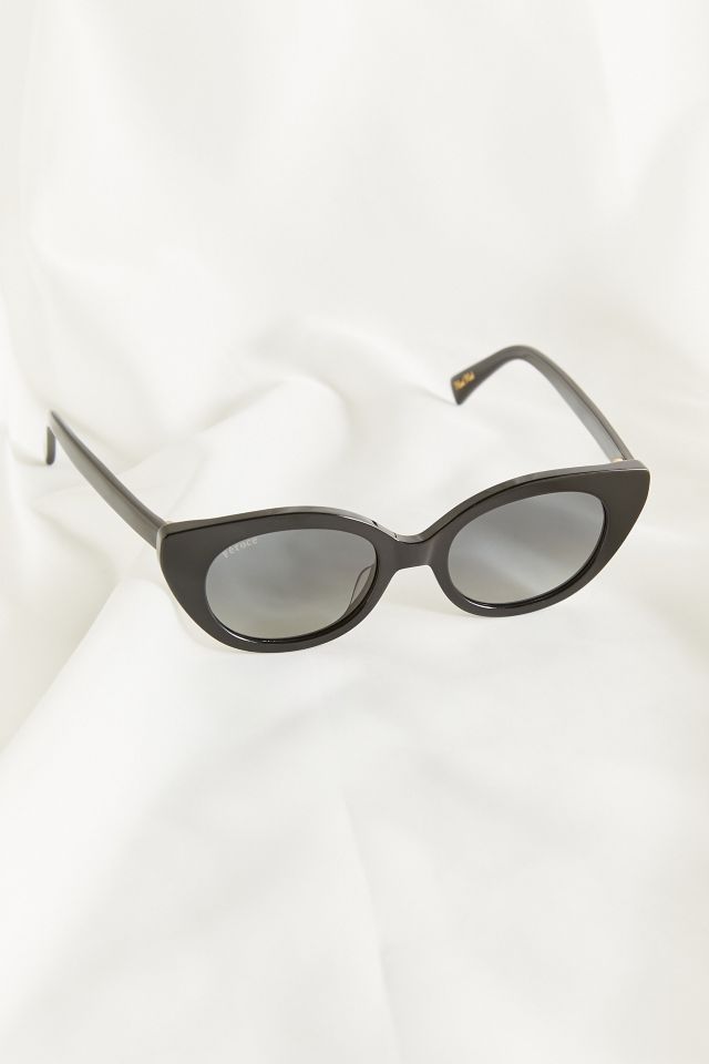 Féroce Eyewear Vicky Cat-Eye Sunglasses | Urban Outfitters