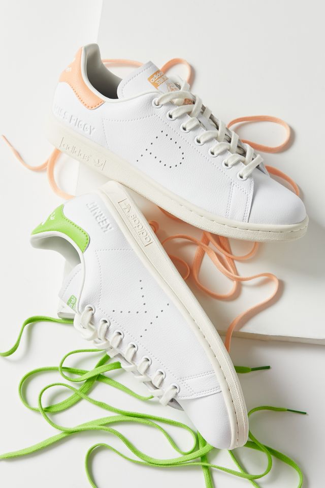 adidas X Disney Stan Smith Miss Piggy And Kermit Sneaker | Urban Outfitters