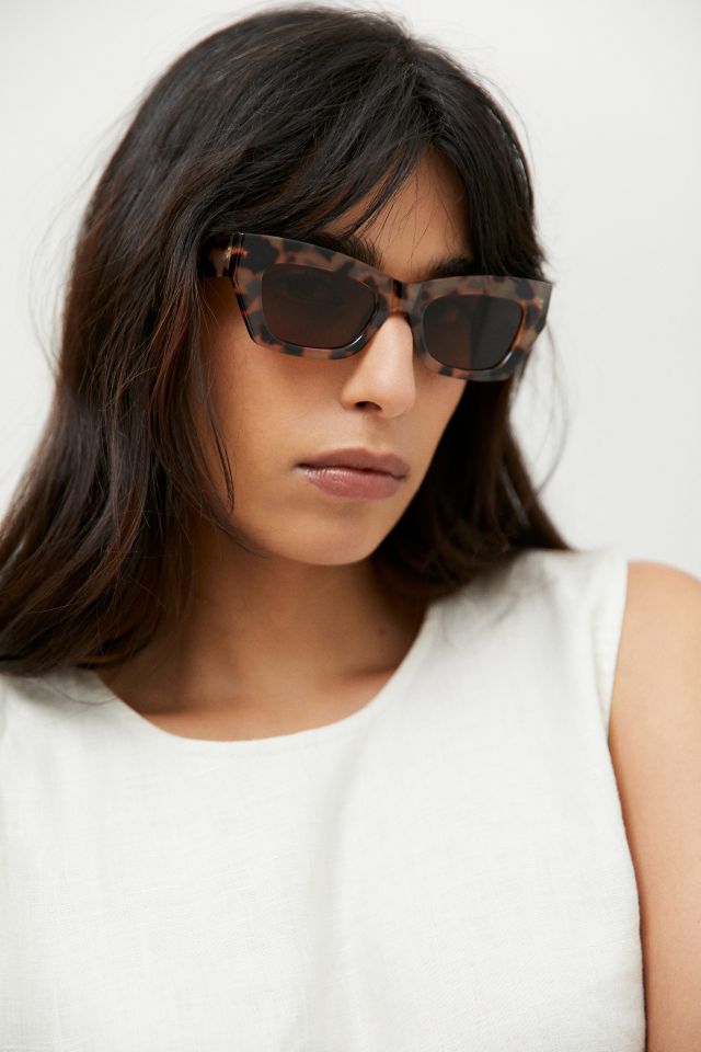 Max Chunky Cat-Eye Sunglasses | Urban Outfitters Canada