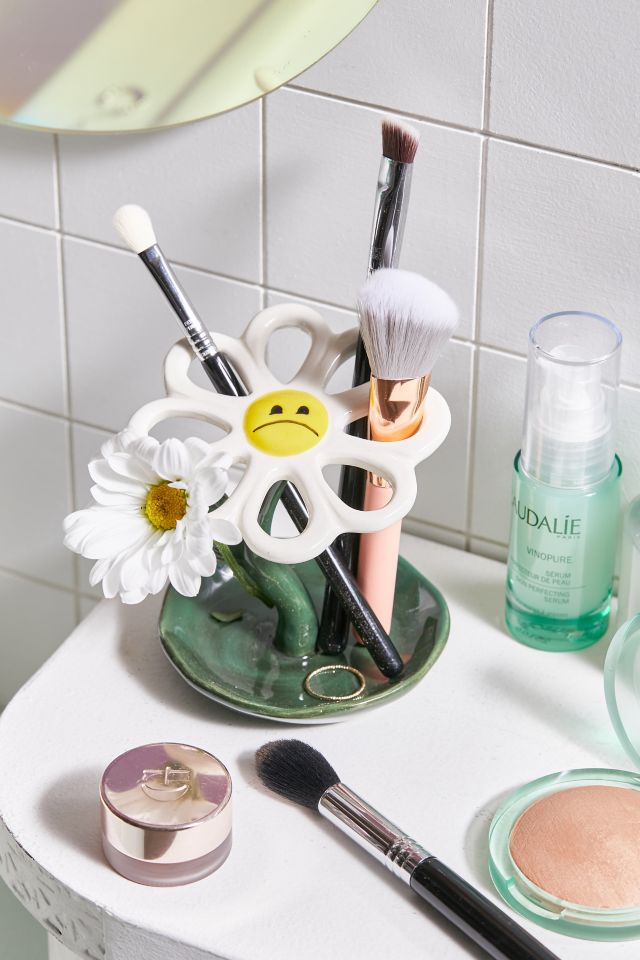 Daisy Makeup Brush Holder | Urban Outfitters Canada