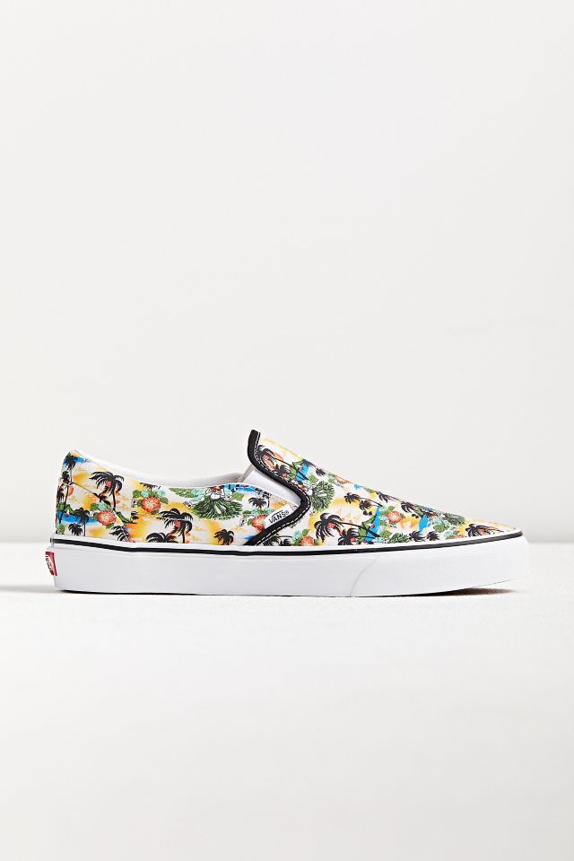 Vans Classic Slip-On Sneaker | Urban Outfitters