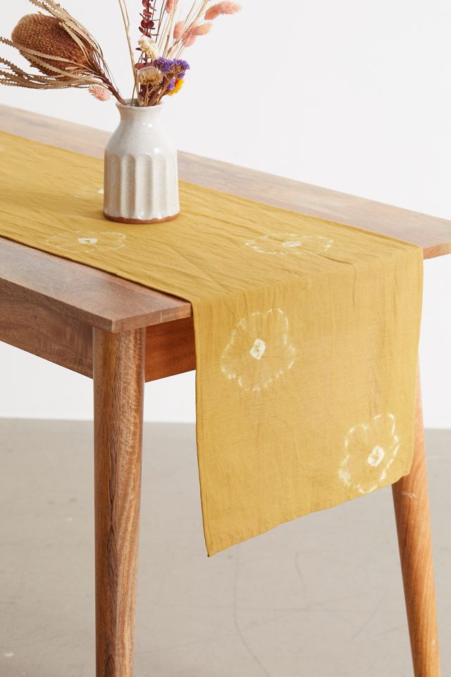 Redonda Daisy Tablecloth Urban Outfitters Canada