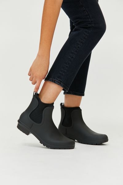 ugg chevonne rain boots size 9