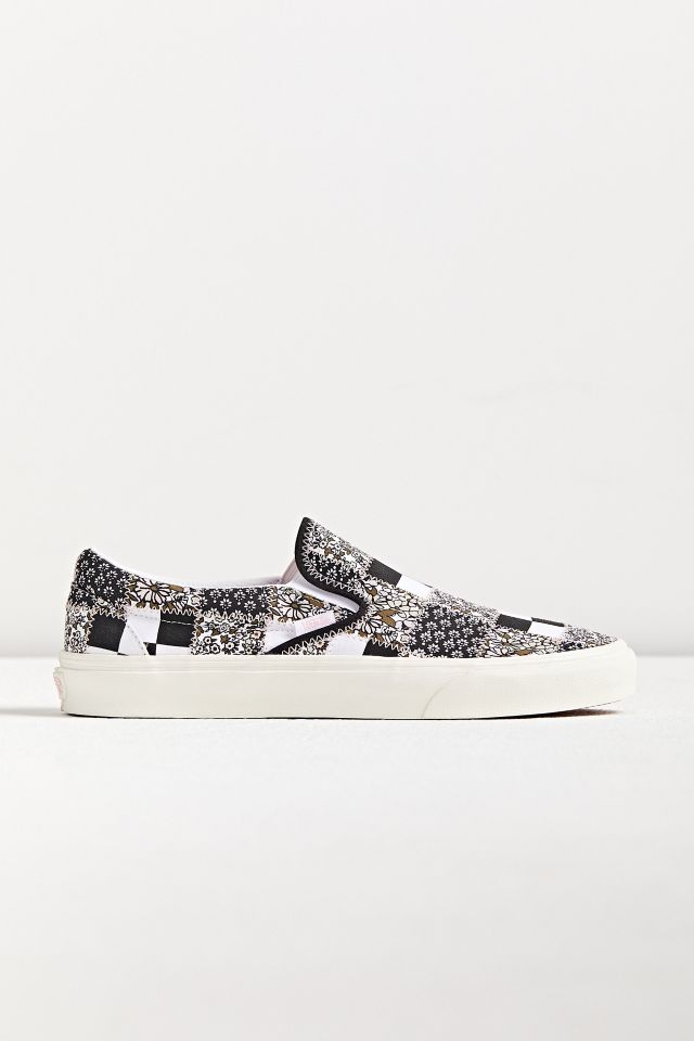 Vans Classic Slip-On Sneaker | Urban Outfitters