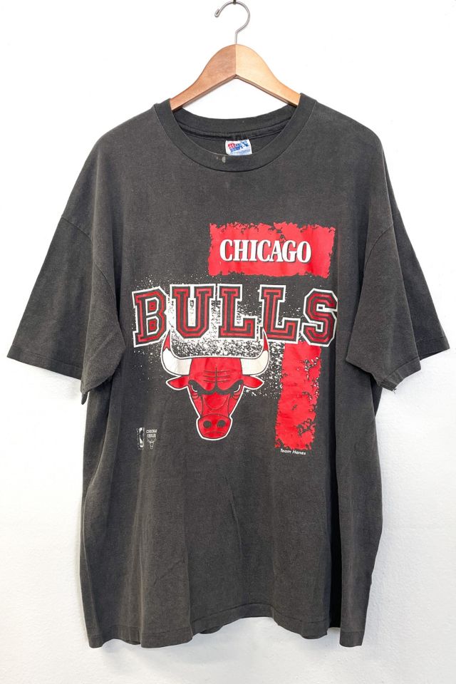 Vintage Well-Faded Chicago Bulls Tee Shirt | Urban Outfitters