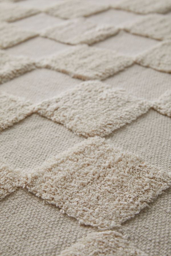 Slide View: 3: Checkerboard Hilo Minimal Tufted Rug