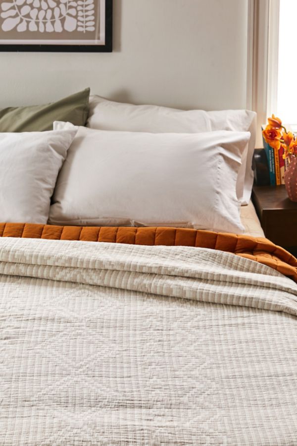 Slide View: 1: Pendleton Ganado Organic Cotton Matelassé Coverlet