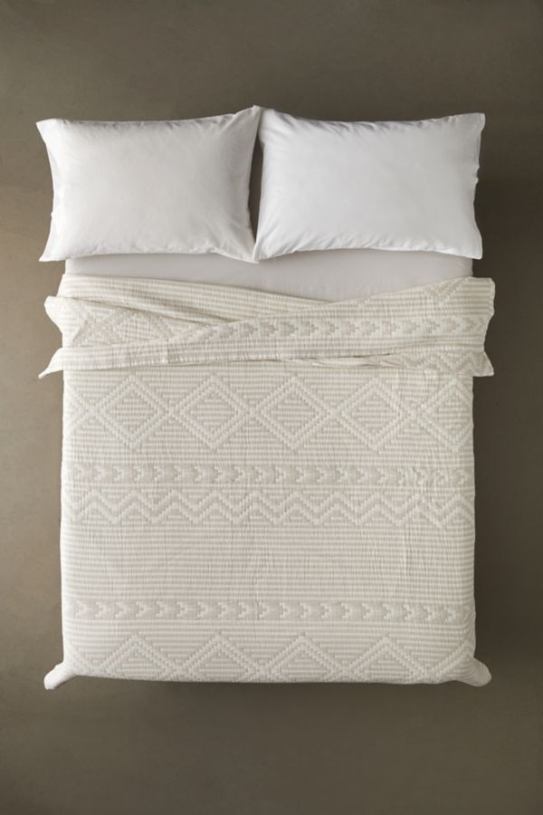 Slide View: 2: Pendleton Ganado Organic Cotton Matelassé Coverlet