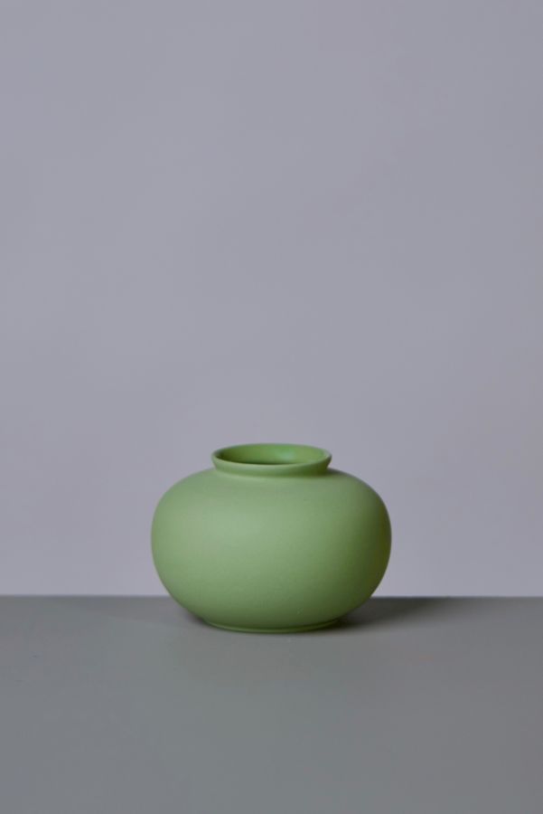 Slide View: 2: Middle Kingdom Miniature Porcelain Apple Vase