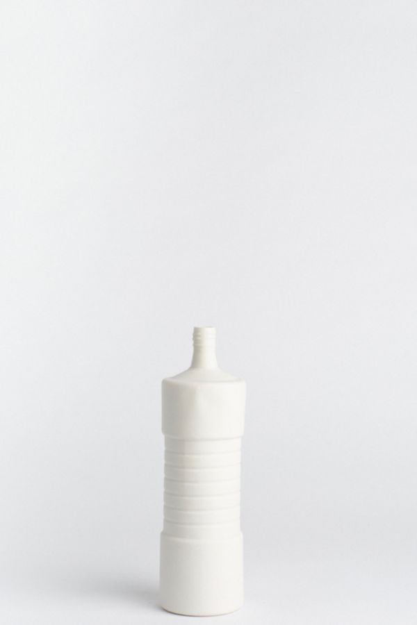 Slide View: 2: Middle Kingdom x Foekje Fleur Porcelain Ribbed Vase