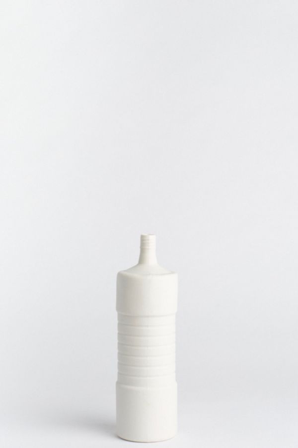 Slide View: 3: Middle Kingdom x Foekje Fleur Porcelain Ribbed Vase