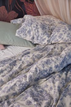 Slide View: 2: Toile Duvet Set