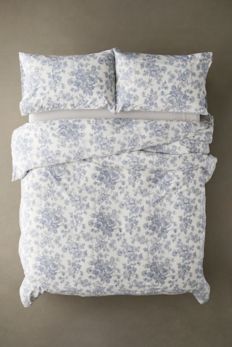 Slide View: 3: Toile Duvet Set