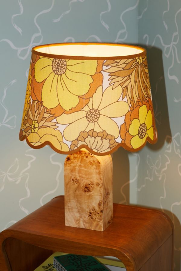 Slide View: 1: Scallop Trim Lamp Shade