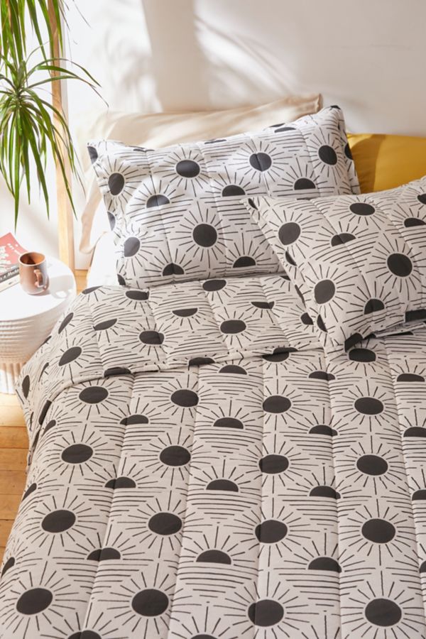 Slide View: 1: Geo Sun Printed Quilt Set