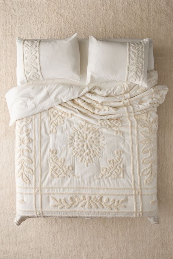 Slide View: 2: Jackie Icon Tufted Comforter