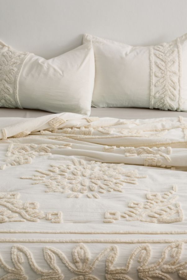 Slide View: 1: Jackie Icon Tufted Comforter