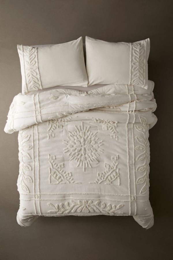 Slide View: 2: Jackie Tufted Comforter