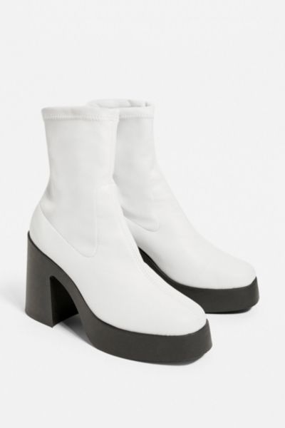 urban outfitters white boots