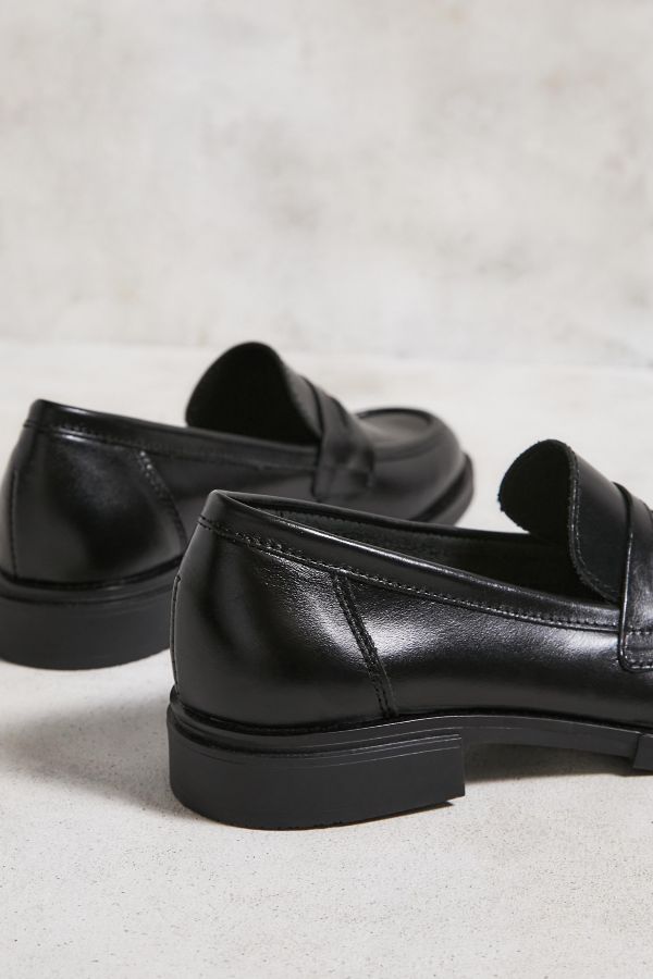 Slide View: 3: UO Penny Leather Loafer