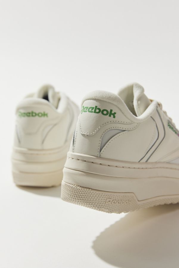 Slide View: 4: Sneaker à plateforme Club C Extra Reebok