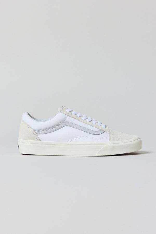 Slide View: 2: Vans Men's Old Skool Sneaker