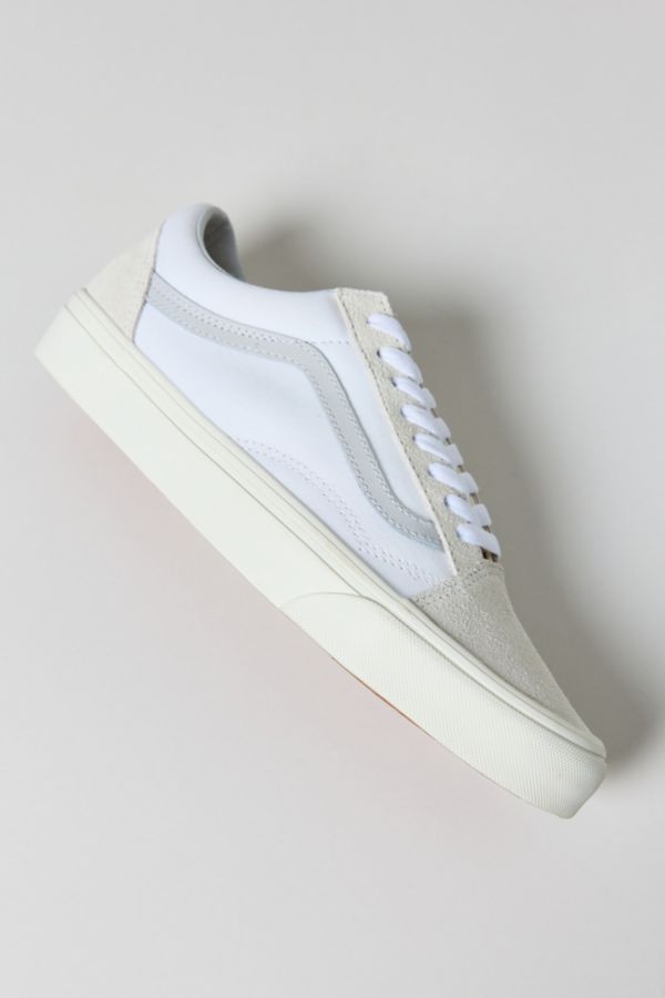 Slide View: 1: Vans Men's Old Skool Sneaker