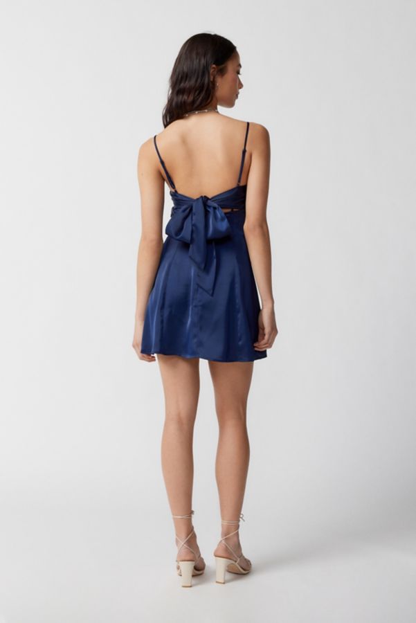 Slide View: 4: UO Bella Bow-Back Satin Mini Dress