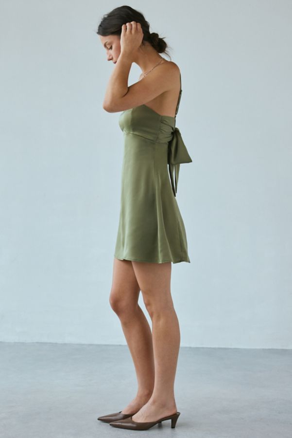 Slide View: 4: UO Bella Bow-Back Satin Mini Dress