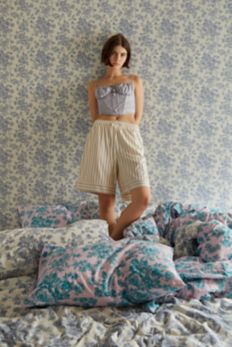 Slide View: 1: UO Home Toile Removable Wallpaper