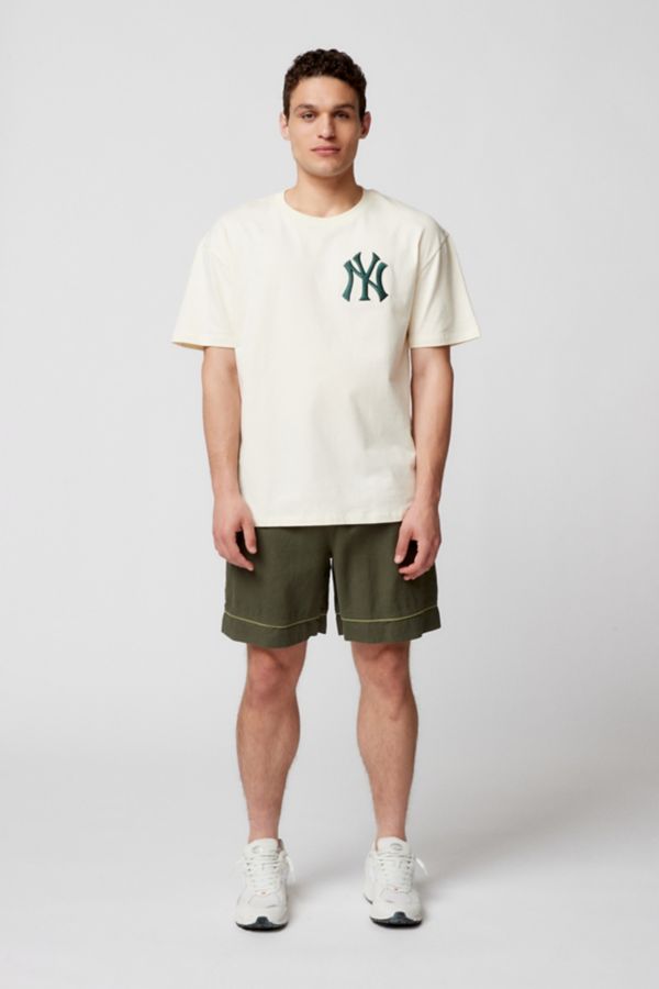 Slide View: 3: Pro Standard New York Yankees MLB Essential Logo Tee