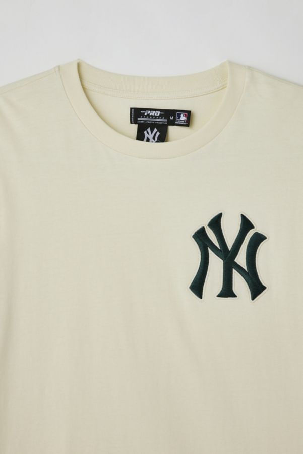 Slide View: 5: Pro Standard New York Yankees MLB Essential Logo Tee