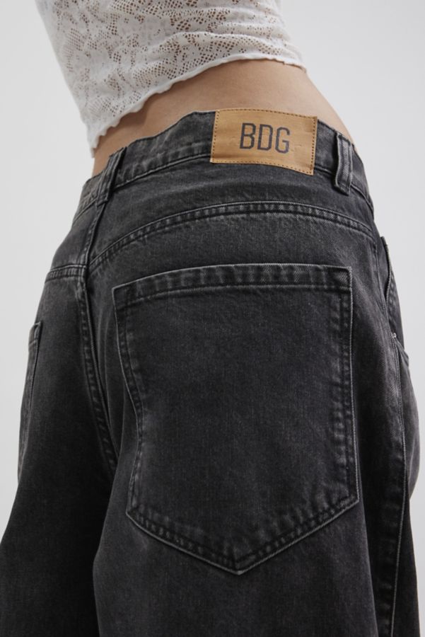 Slide View: 5: BDG Rih Extreme Barrel Mid-Rise Jean