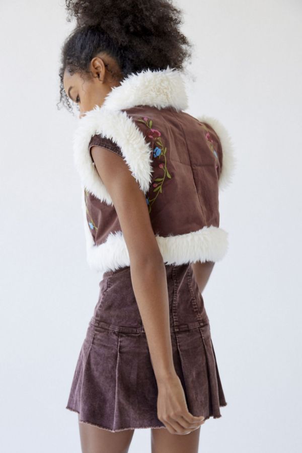 Slide View: 2: UO Carver Faux Fur Trim Embroidered Vest