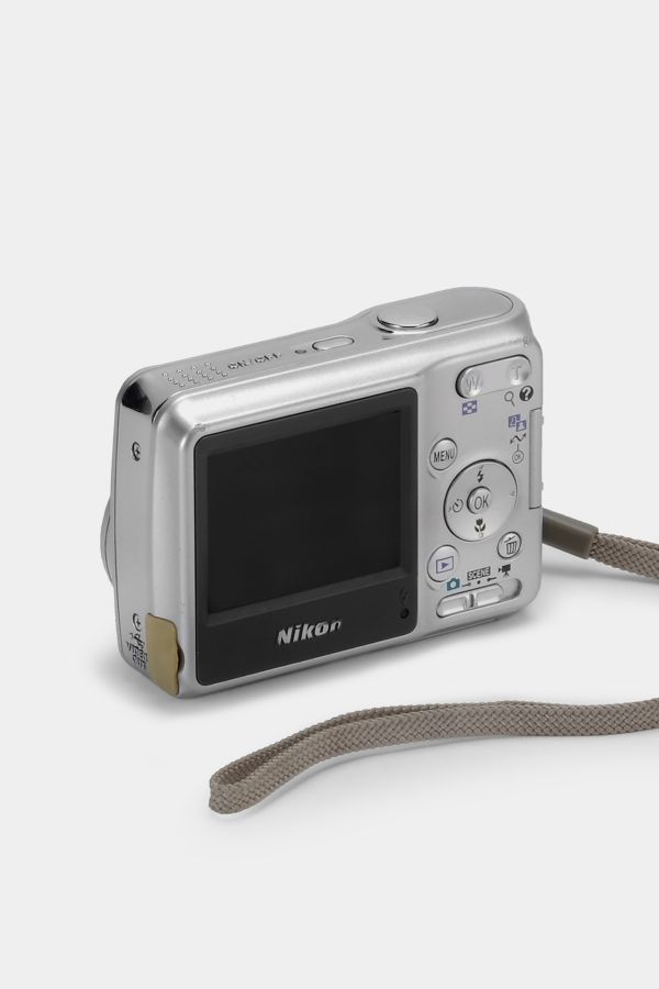 Slide View: 3: Nikon Coolpix L4 Point and Shoot Digital Camera Refurbished by Retrospekt