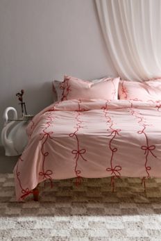 Slide View: 1: Lacey Bows Duvet Cover