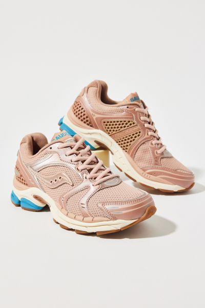 Saucony ProGrid Triumph 4 Suede Sneaker