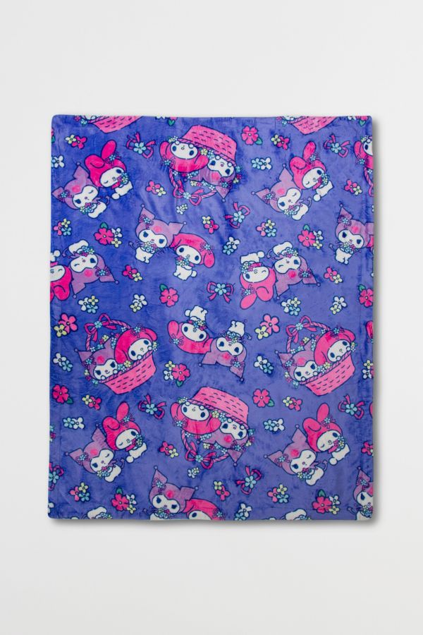 Slide View: 1: Sanrio & Friends Silk-Touch Fleece Throw Blanket