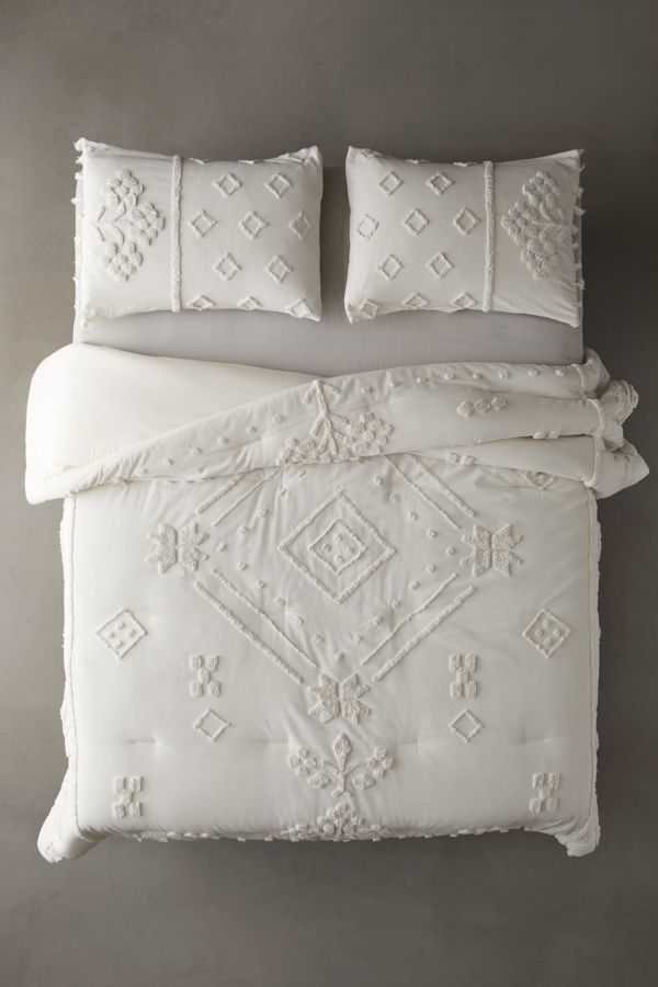 Slide View: 2: Maggie Boho Tufted Comforter