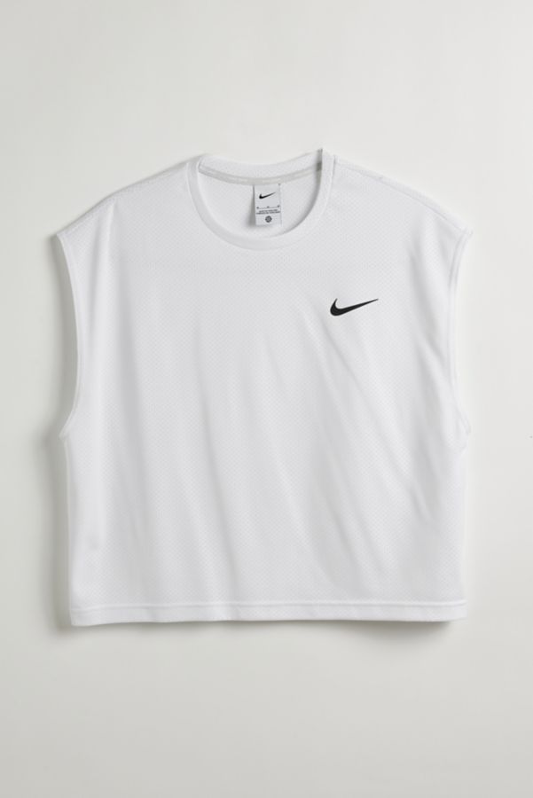 Slide View: 1: Nike UO Exclusive Cropped Swim Shirt