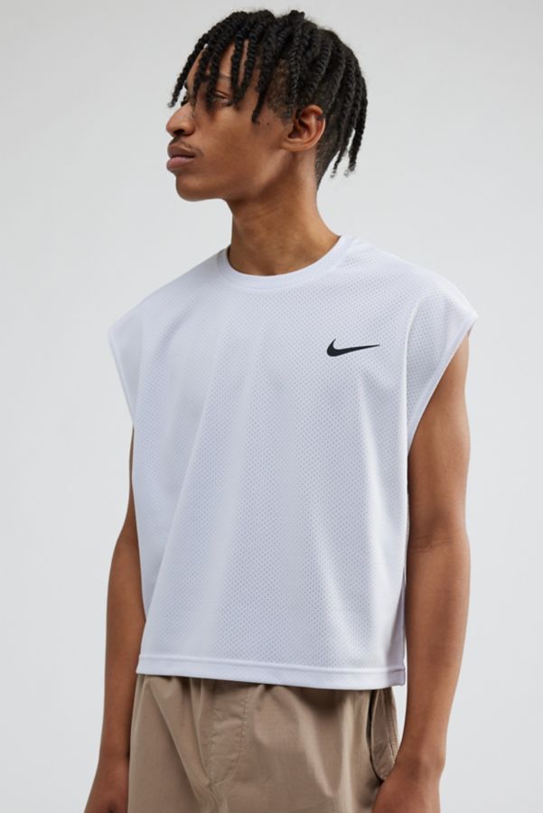 Slide View: 2: Nike UO Exclusive Cropped Swim Shirt