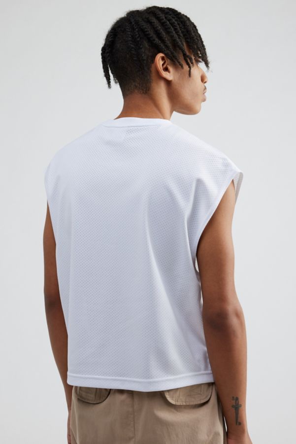 Slide View: 3: Nike UO Exclusive Cropped Swim Shirt