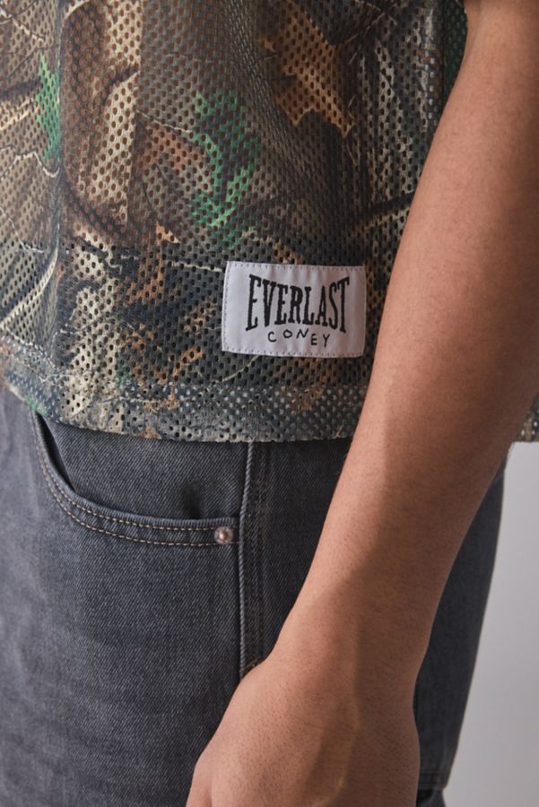 Slide View: 5: Coney Island Picnic X Everlast UO Exclusive Cropped Tee