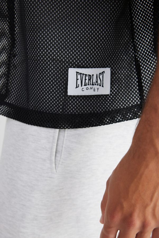 Slide View: 4: Coney Island Picnic X Everlast Tee Court Exclusif Chez UO