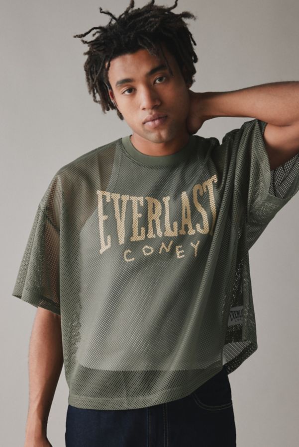 Slide View: 1: Coney Island Picnic X Everlast Tee Court Exclusif Chez UO