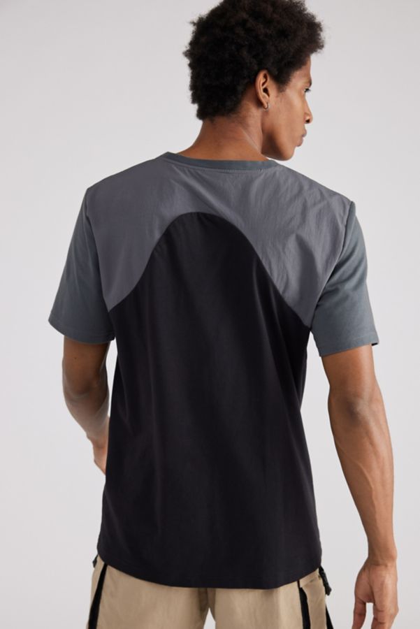 Slide View: 2: Oakley Kangaroo Pocket Tech Tee