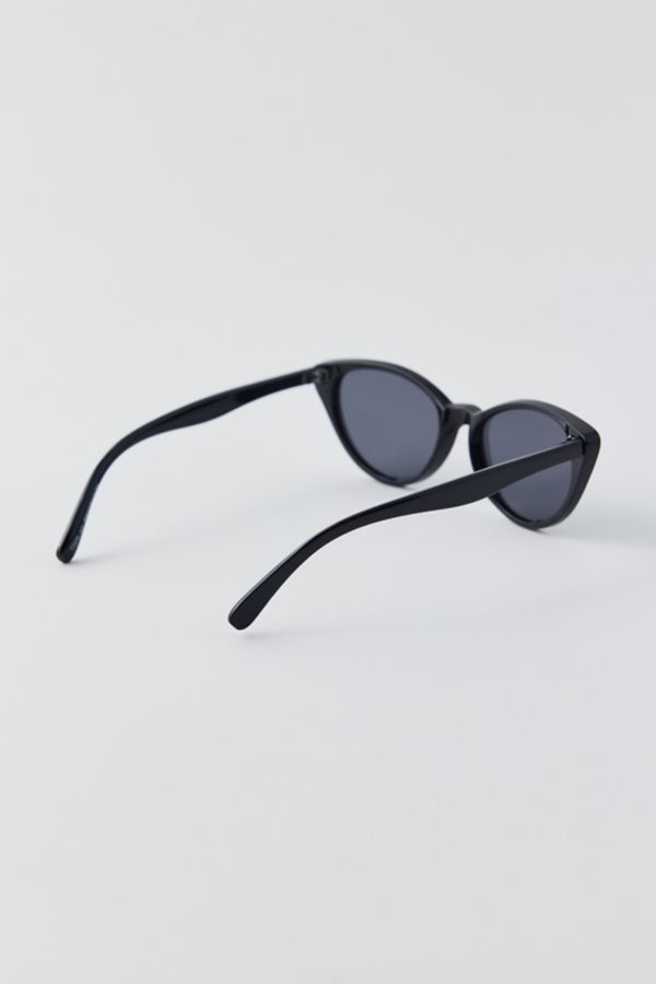 Slide View: 3: UO Essential Cat-Eye Sunglasses