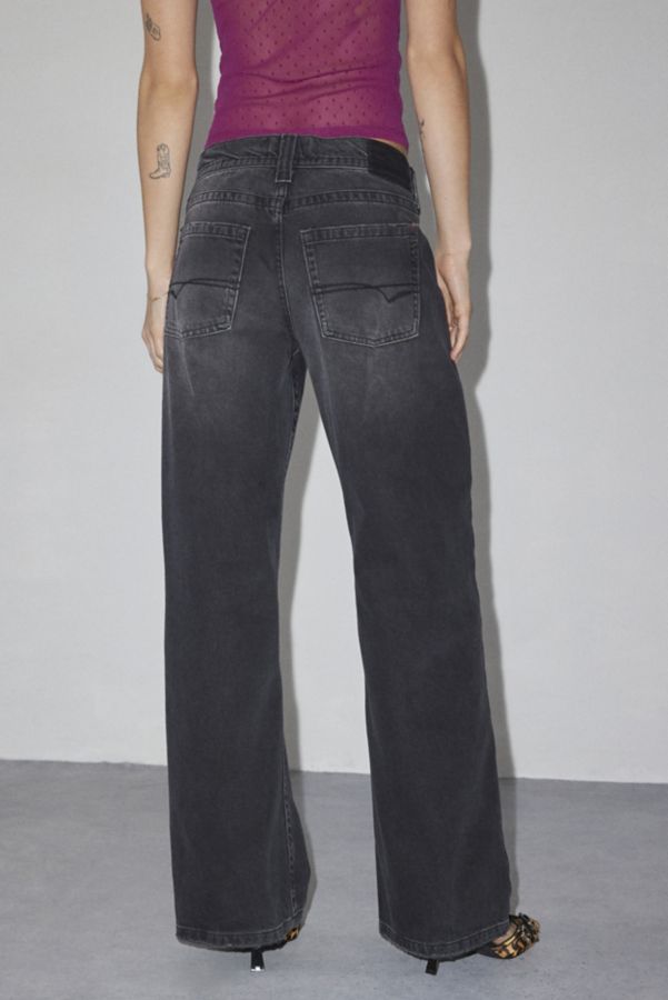 Slide View: 5: BDG Kayla Straight Leg Low-Rise Jean