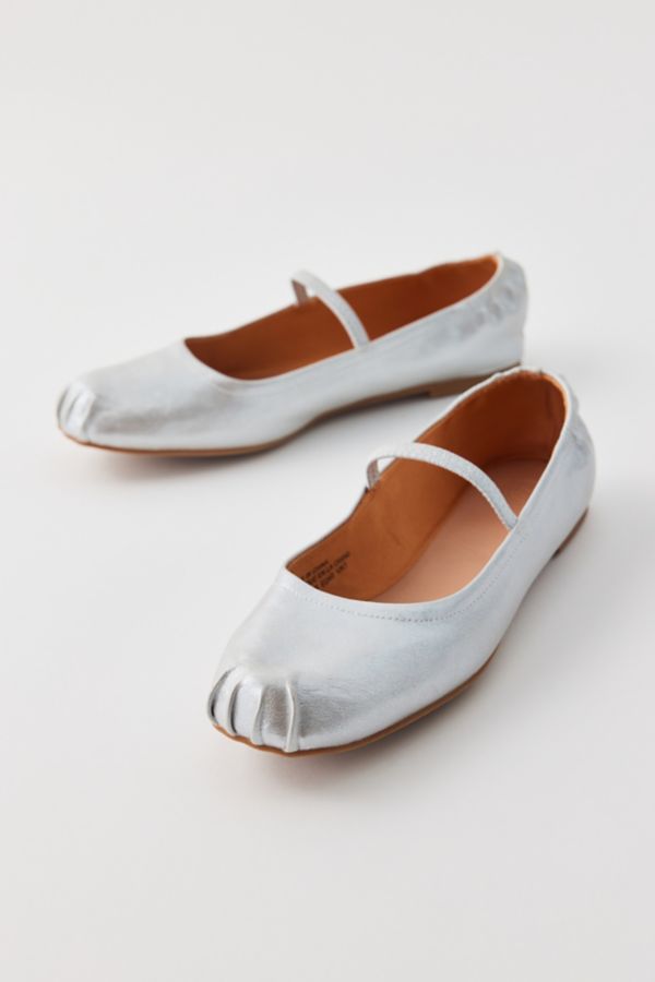 Slide View: 3: UO Mila Ballet Flat